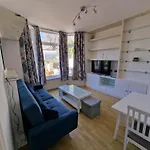 Cosy & Quiet Apartment In London